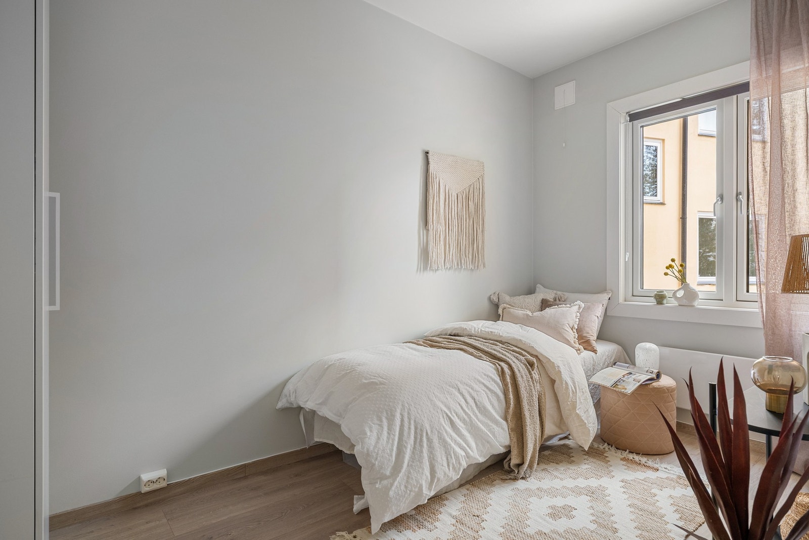 Soverom 3 med plass til seng, garderobe etc. Galleribilde