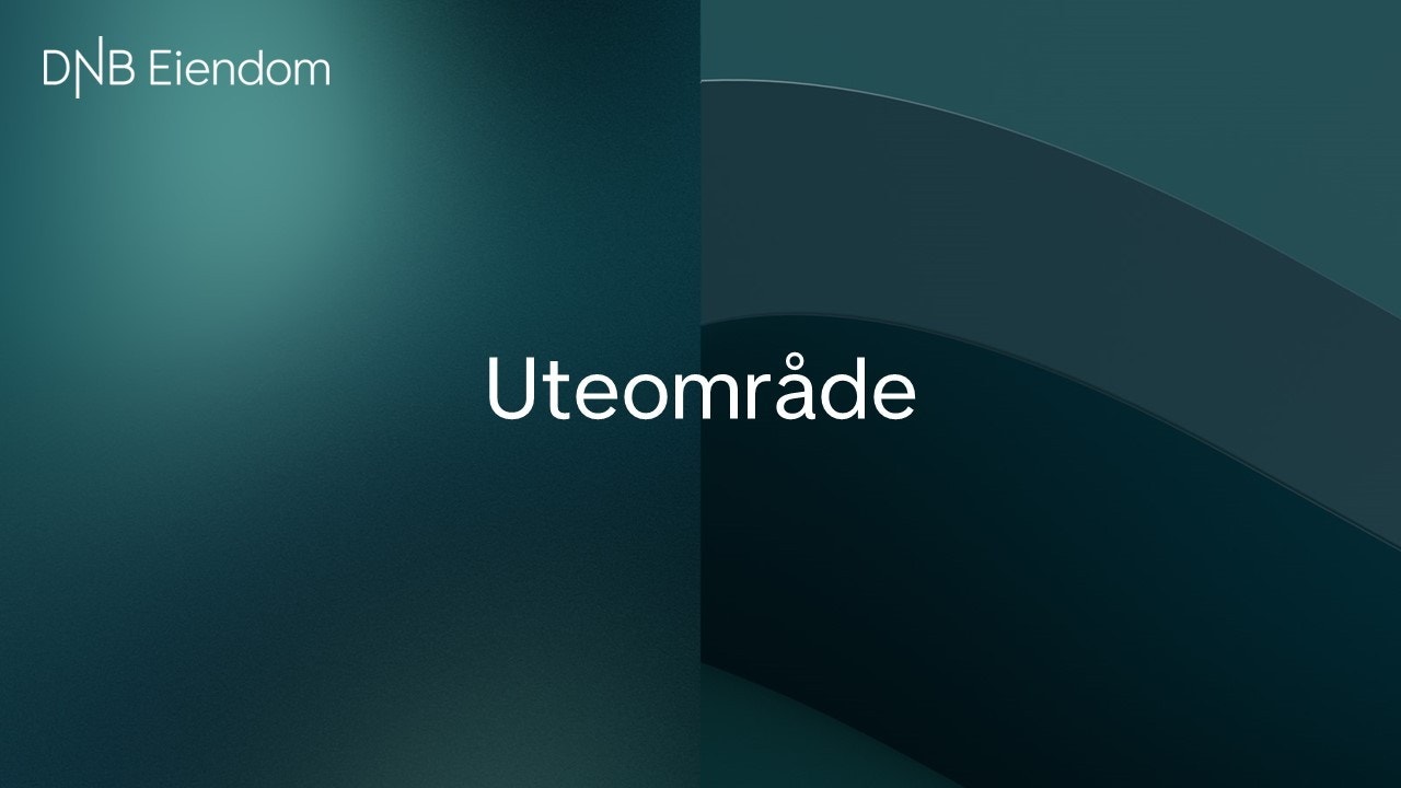 Leiligheten har et flott uteområde, med en solrik veranda som byr på en magisk utsikt. I tillegg kan du nyte fellesanlegget, hvor sittegrupper gir mulighet for hyggelige stunder med naboer eller venner under åpen himmel. Galleribilde