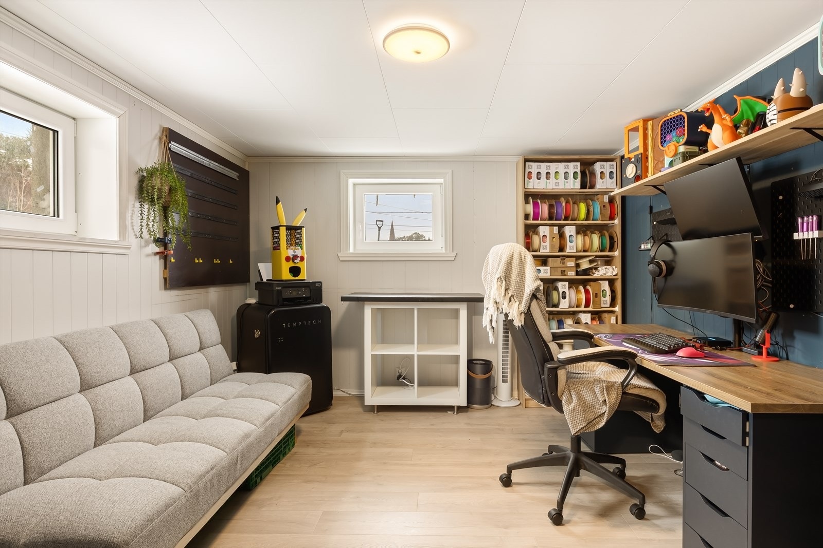 I underetasjen finnes innredet hobbyrom med varme i gulv. Det finnes ikke tegninger på huset, og megler har således ikke anledning til å undersøke hvorvidt denne løsningen er godkjent eller ikke. Galleribilde