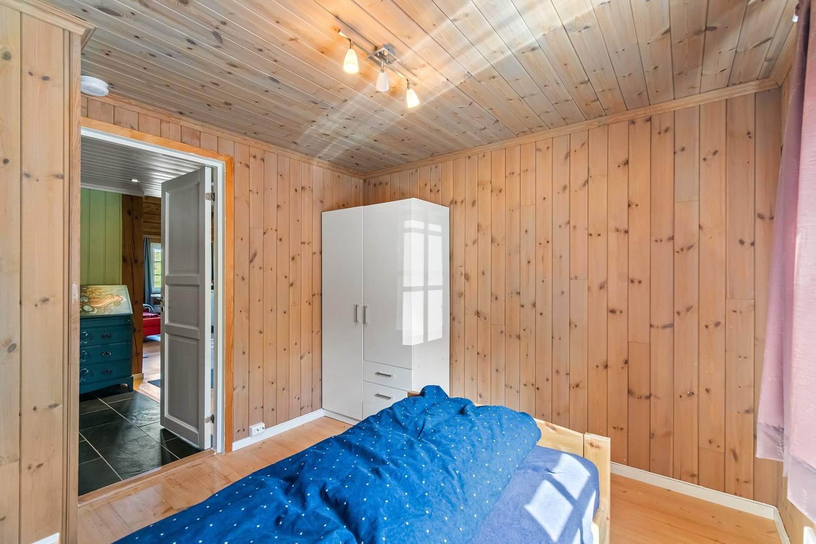 Også god størrelse her med garderobe Galleribilde