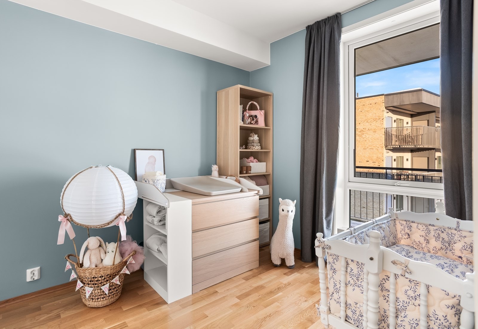 Det andre soverommet egner seg godt som barnerom, gjesterom eller kontor. Galleribilde