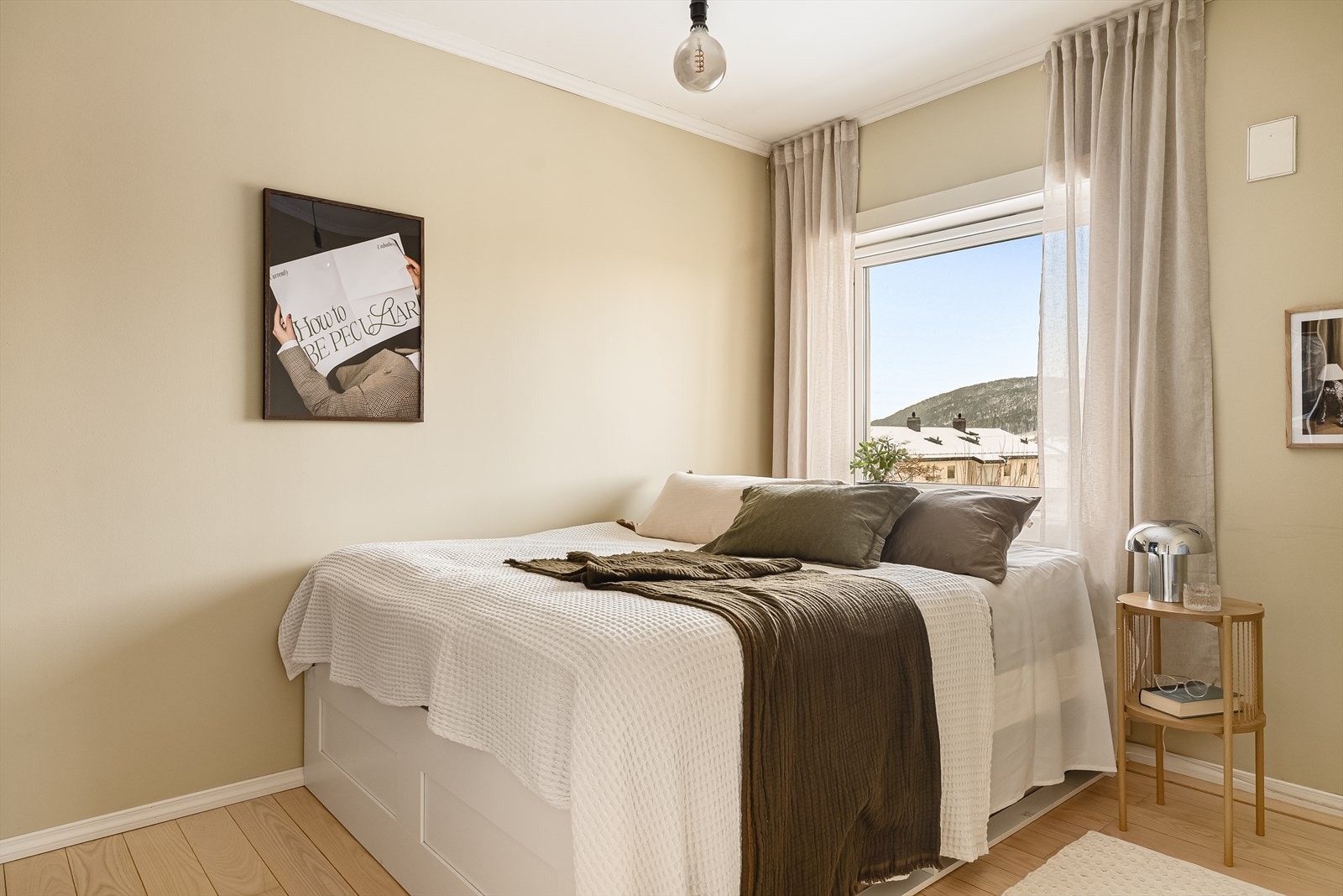 Hovedsoverom på 11,8 m² med god plass til dobbeltseng og ønsket møblering. Her får du også varme i gulvet. Galleribilde