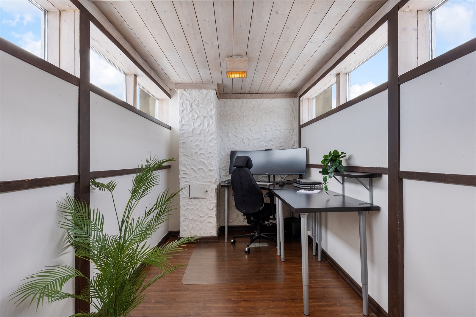 Hemsen er i dag innredet som kontor og måler ca. 10 kvm. Galleribilde