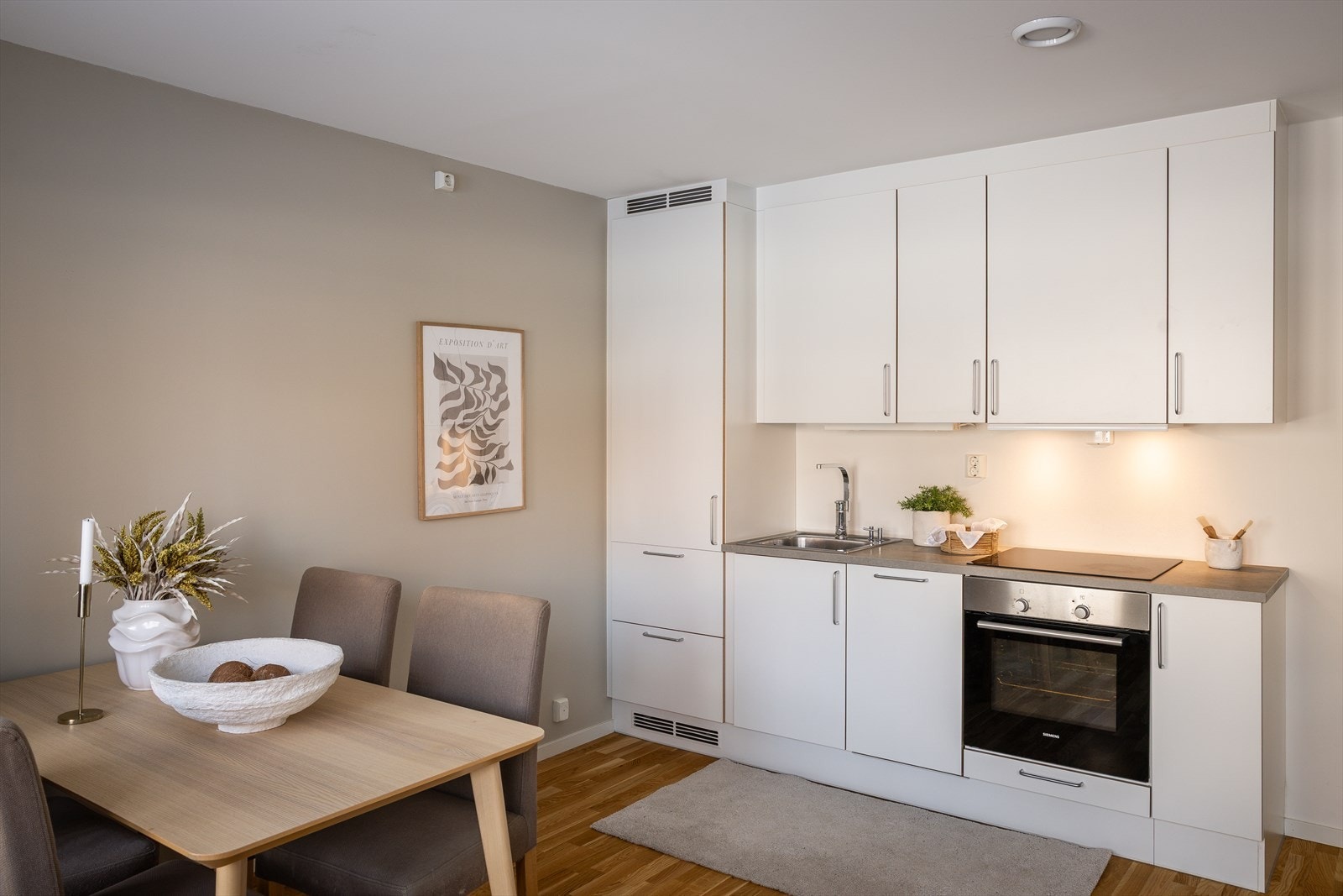 Det er etablert både komfyrvakt over stekesonen og lekkasjevakt under skrog. Galleribilde