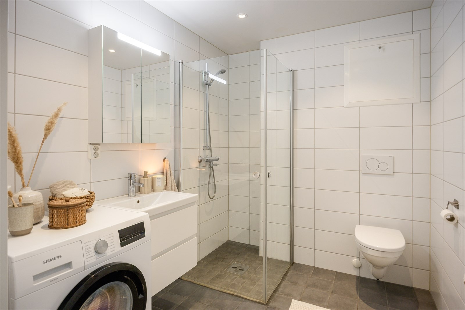 Flislagt bad fra 2018 på ca. 5 m² med gulvvarme. Badet er vurdert til tilstandsgrad 1 av takstmann. Galleribilde