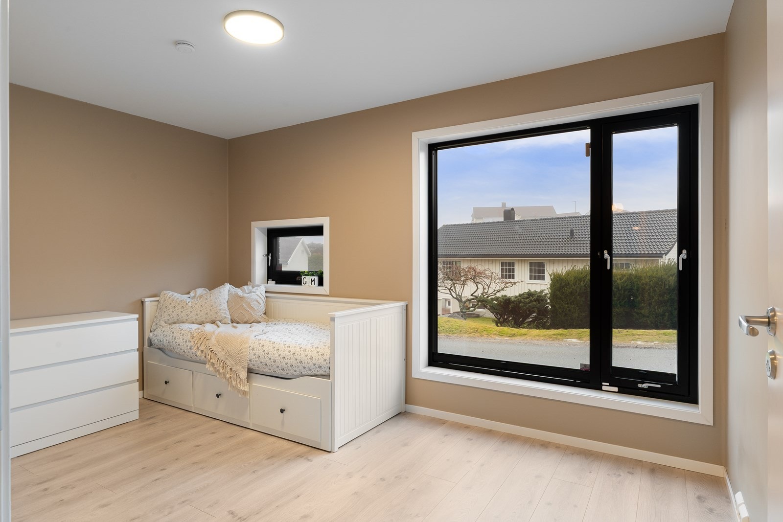 Det andre soverommet i 1. etasje er også av god størrelse. Galleribilde