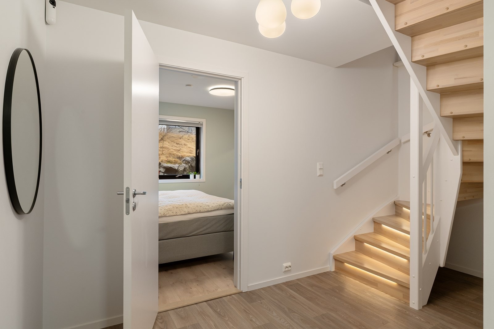 Entré/gang med belegg på gulvet. Galleribilde