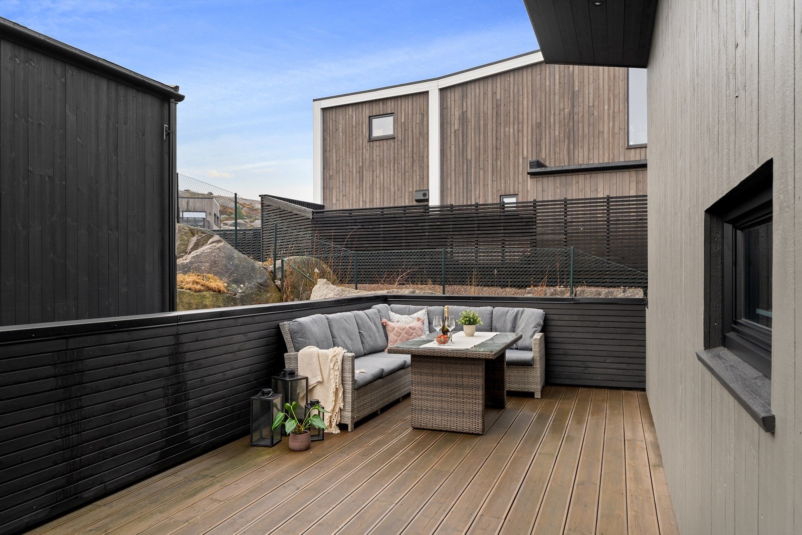 Stor sørvendt-takterrasse på 25 m² med gode solforhold. Galleribilde