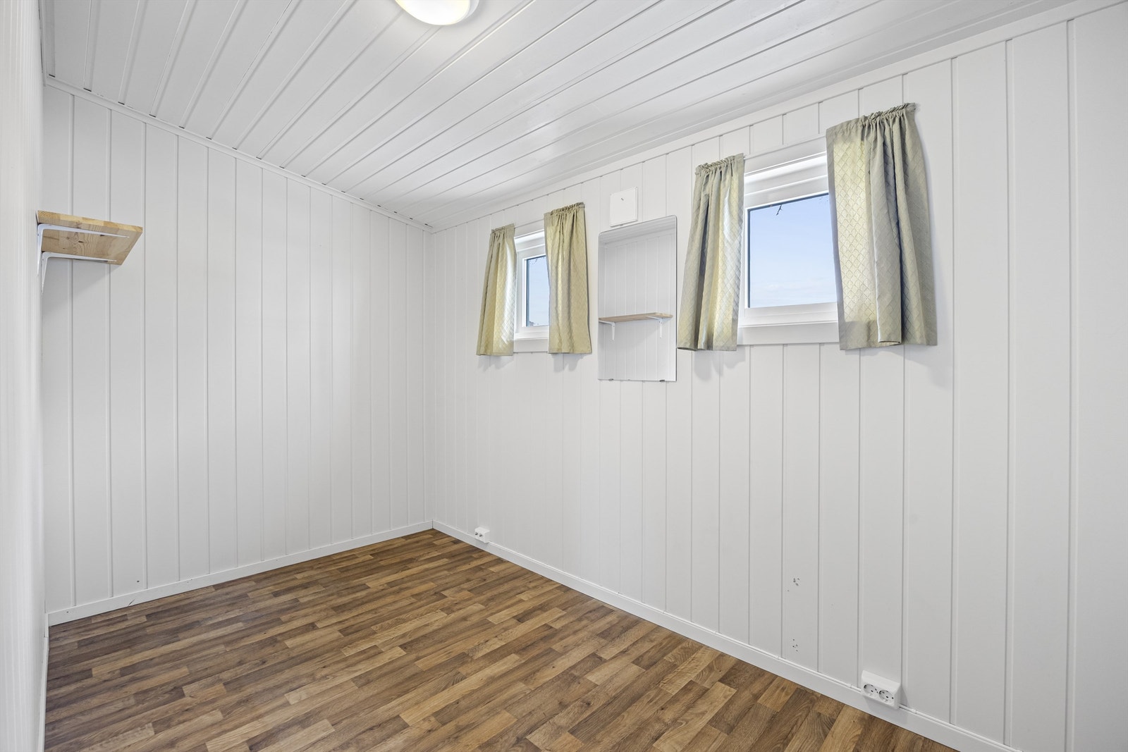 Rom/garderoberom i første etasje Galleribilde