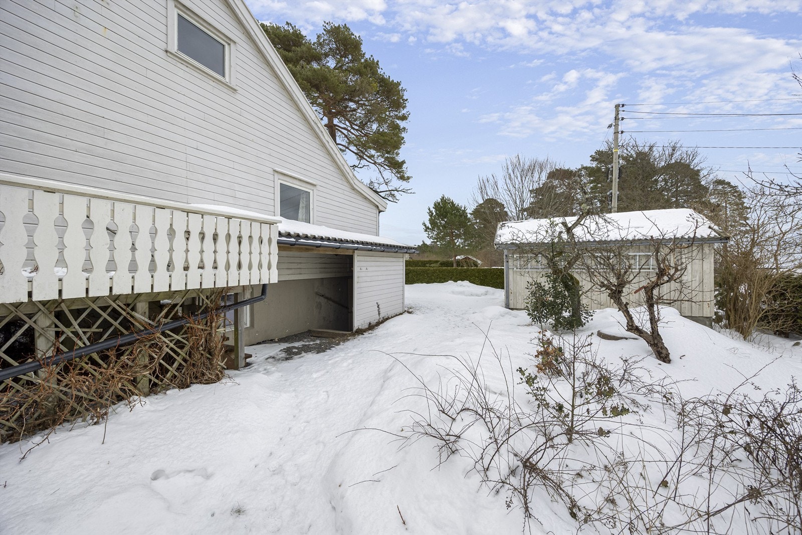 Yttervegger i trekonstruksjoner er kledd med liggende trekledning. Galleribilde