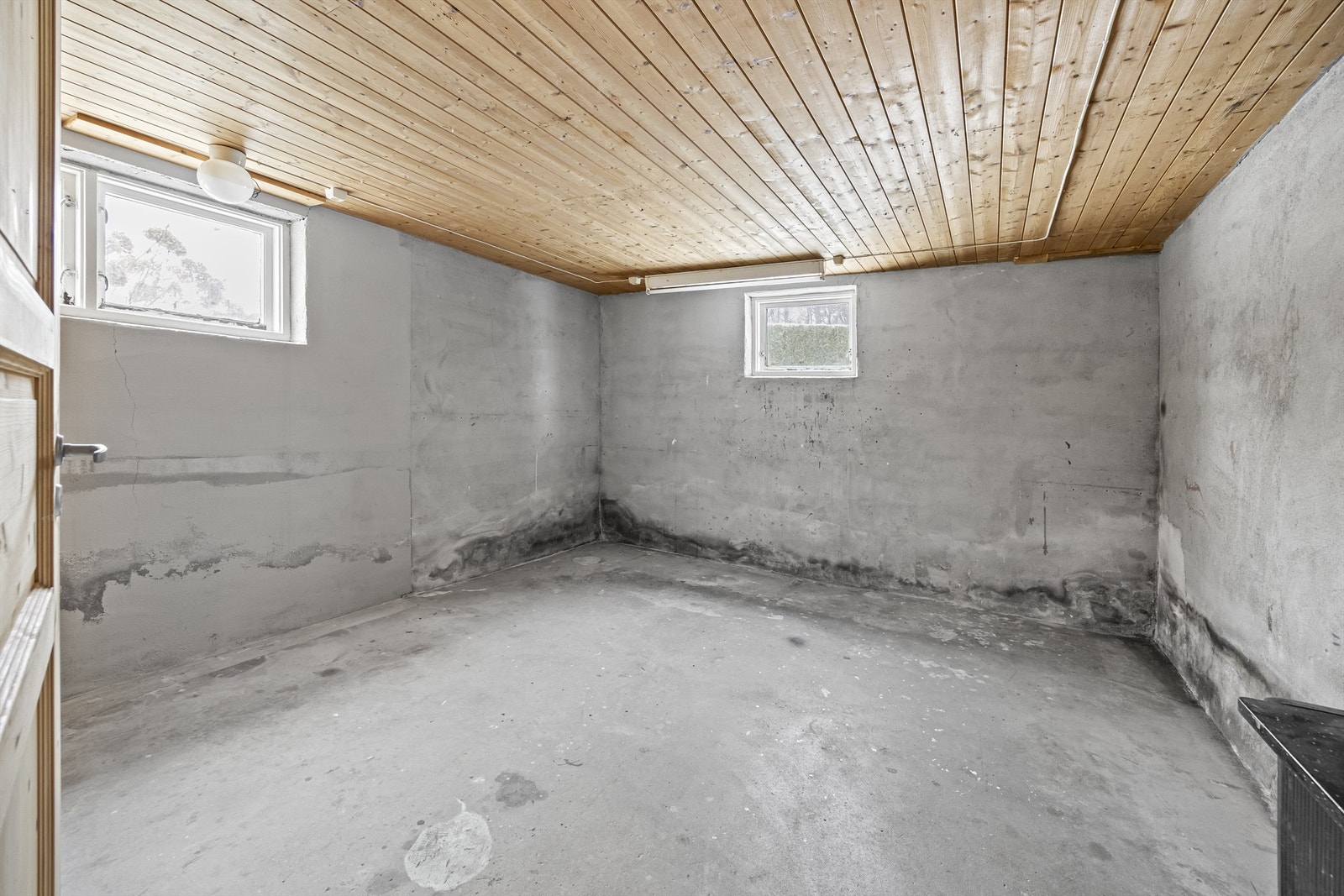 Kjelleren er hovedsakelig uinnredet og gir rikelig med lagringsplass. Galleribilde