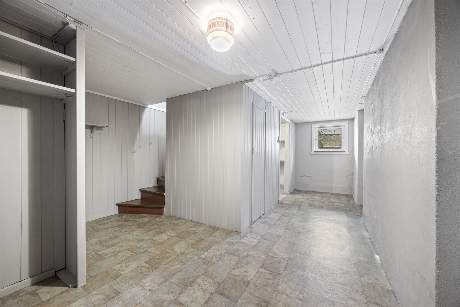 Gangen i kjelleren fordeler adkomsten til de ulike rommene. Galleribilde