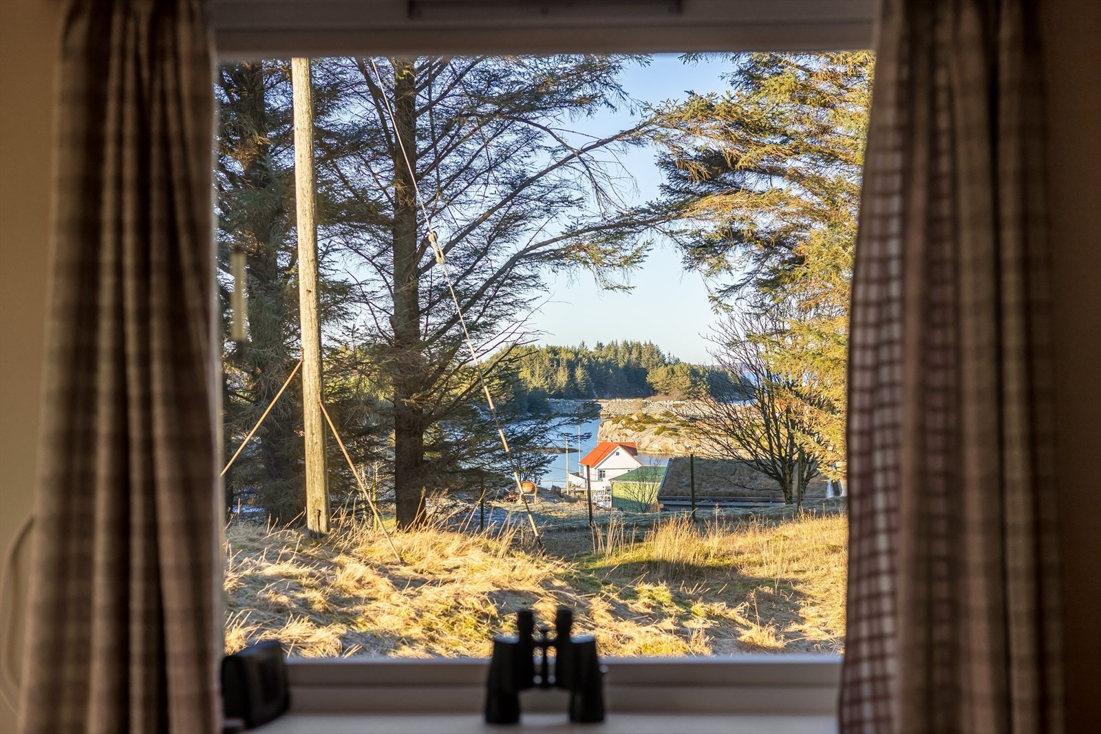 Utsikt fra vindu i stue mot nord Galleribilde