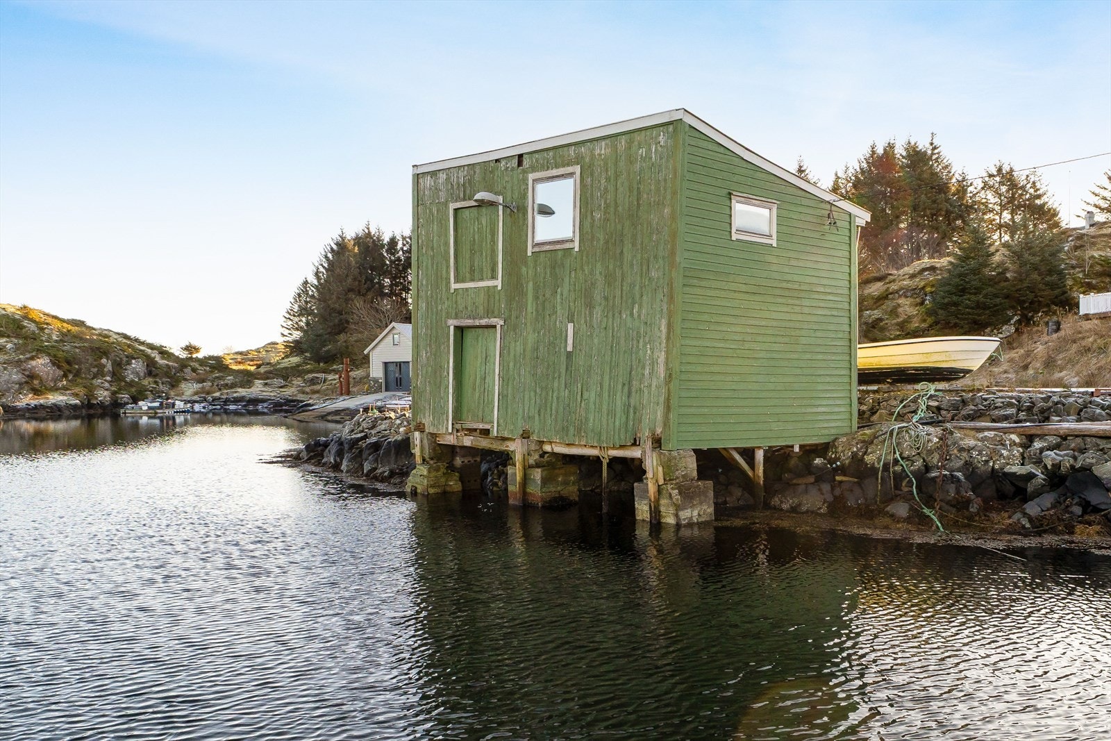 Sjøbod over to plan Galleribilde