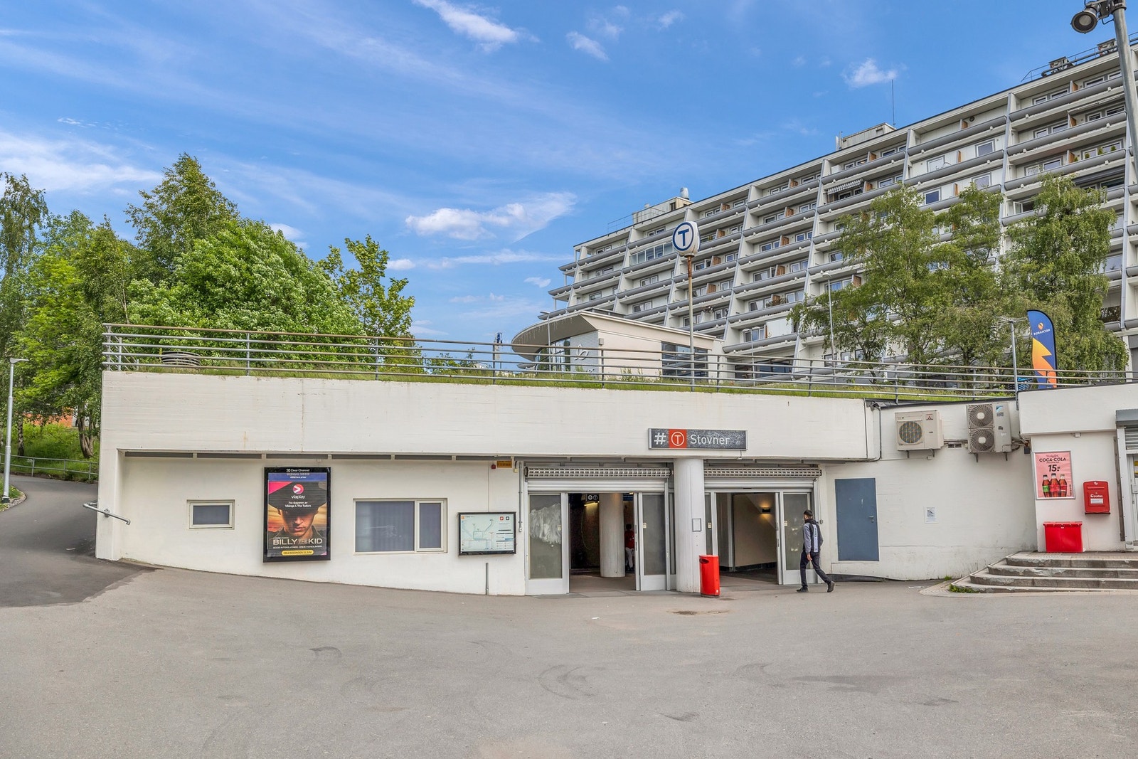 Stovner T-banestasjon ligger i tilknytning til senteret Galleribilde