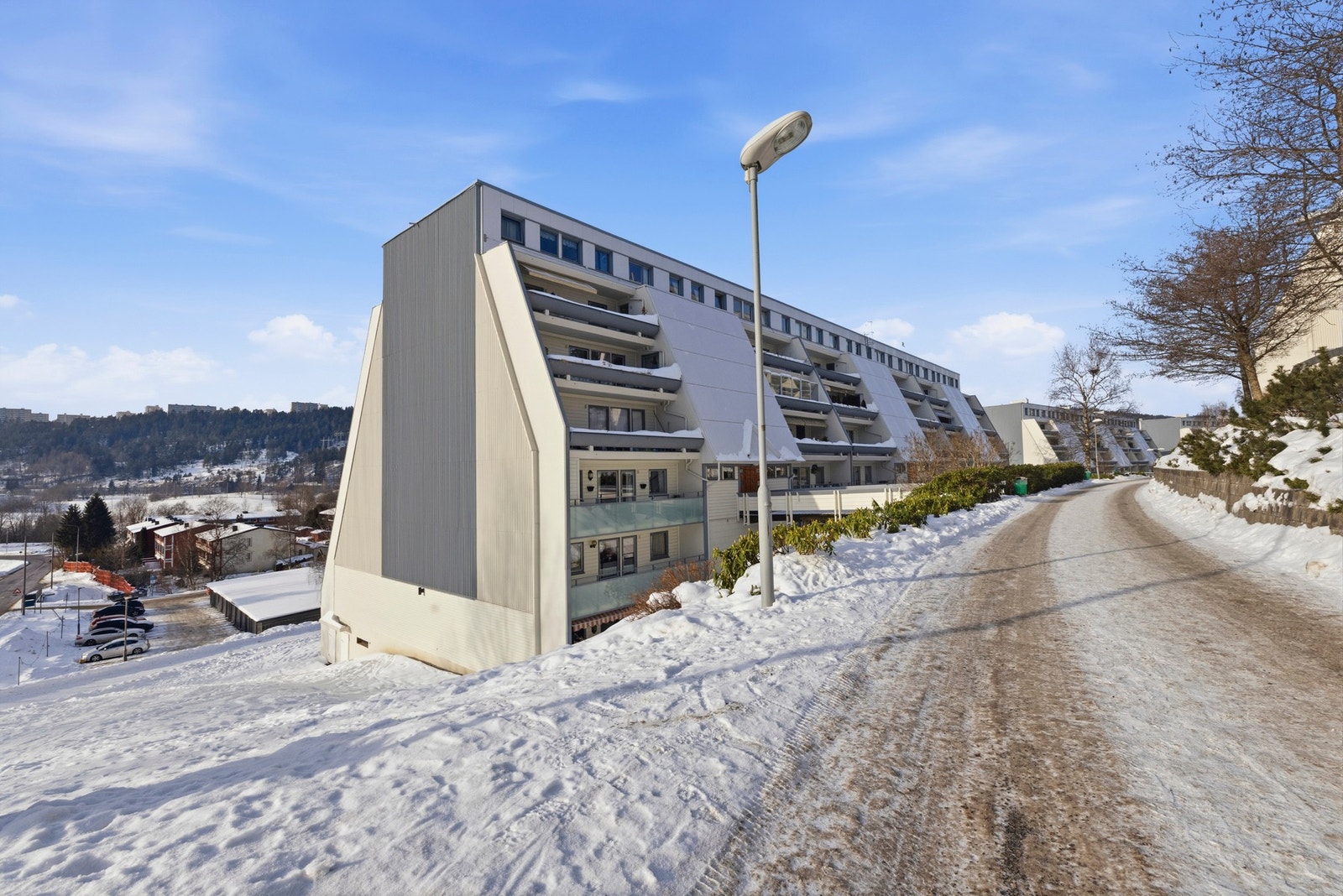 Eiendommen ligger i et populært og meget barnevennlig boligområde på Vestli Galleribilde