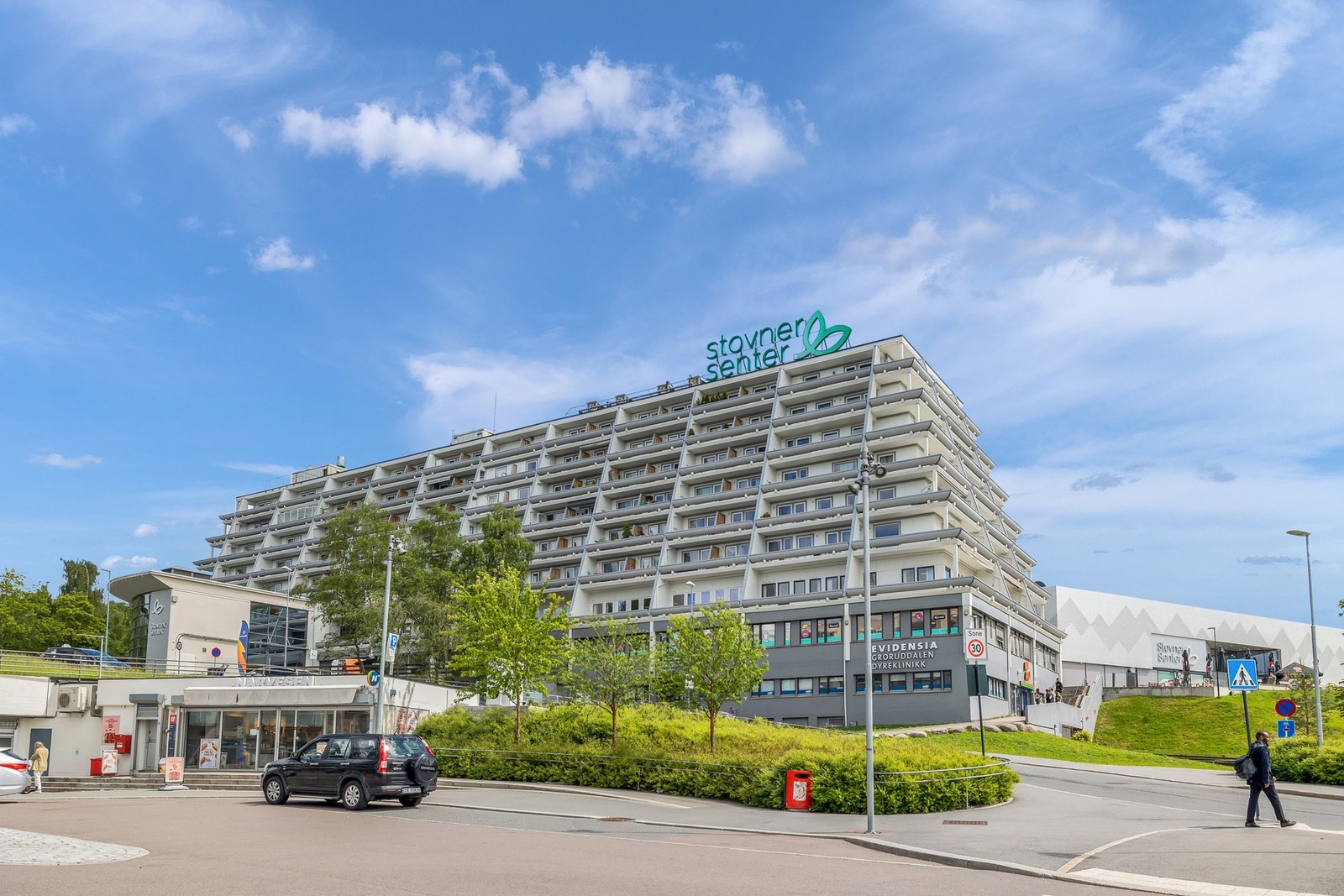 Det er kort vei til Stovner Senter, med blant annet apotek, vinmonopol og bokhandel Galleribilde