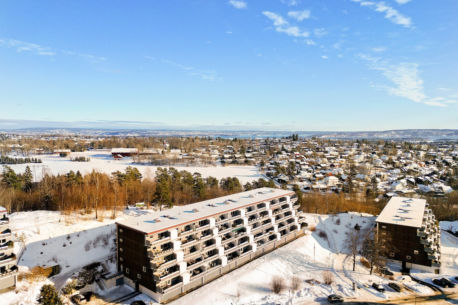 Velkommen til Edelgranveien 48, presentert av Anders Bonesmo, EIE Eiendomsmegling Stabekk. Foto: Diakrit/ Nanna Galleribilde