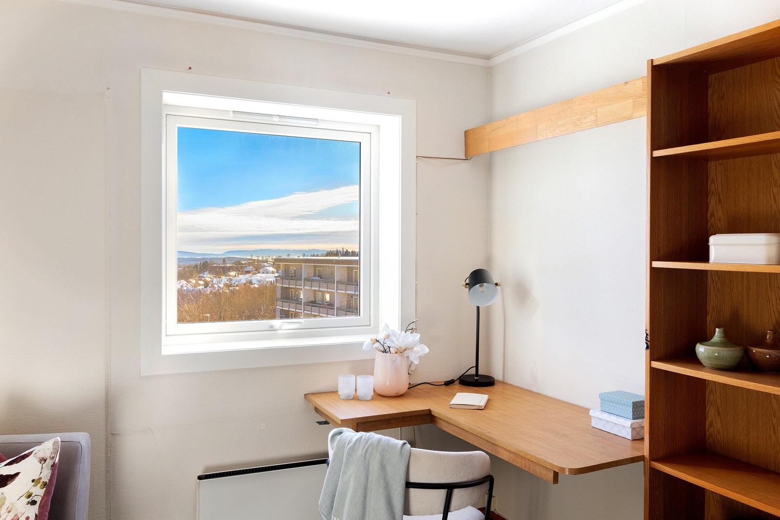 Flott utsikt fra soverom/kontor. Galleribilde