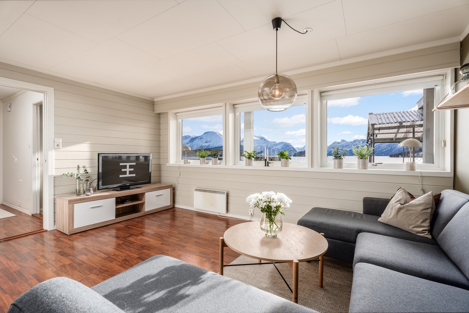 Når man har sokkelleilighet med utsikt. Galleribilde