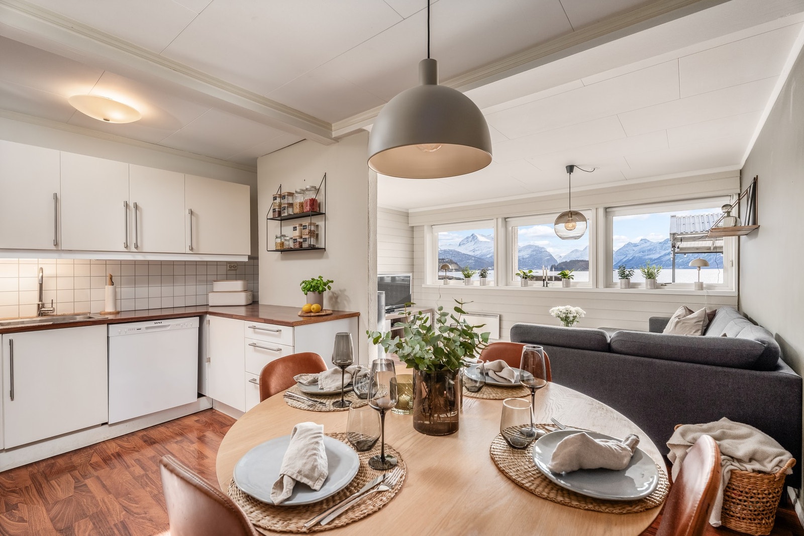 Vi tør å påstå at det er få sokkelleiligheter som kan nyte tilsvarende utsikt. Galleribilde