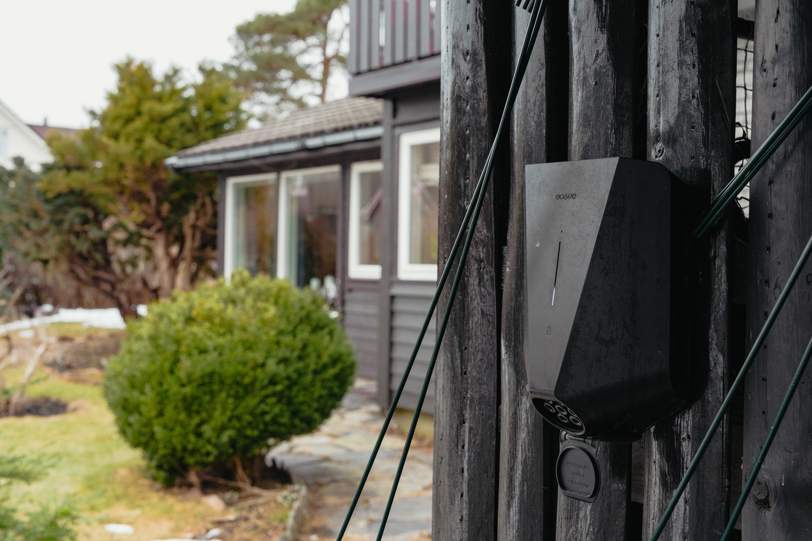 Elbillader i carport Galleribilde