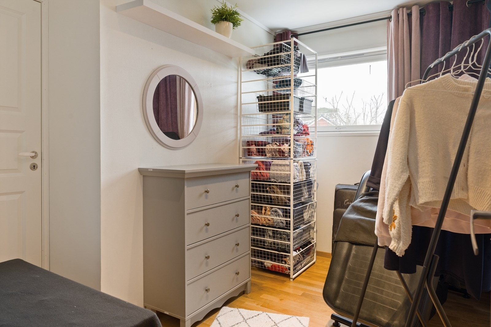 Soverom benyttet som garderobe Galleribilde