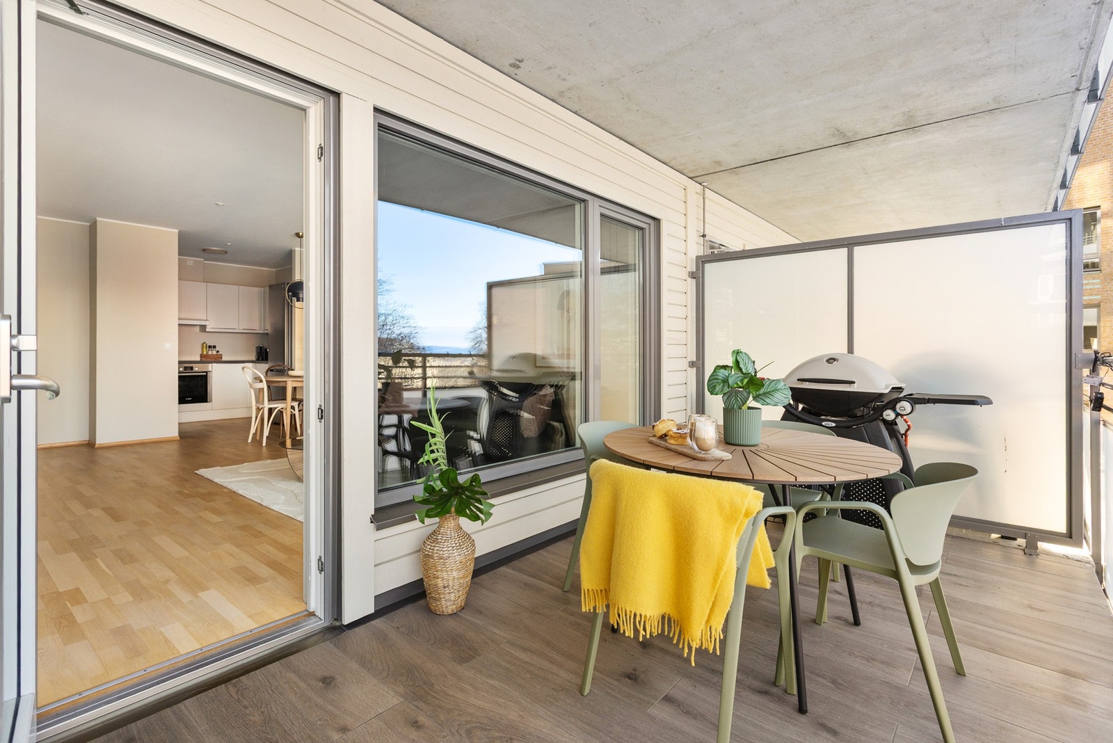 Dette blir et naturlig favorittsted på sommeren hvor døren ofte vil bli stående åpen. Galleribilde