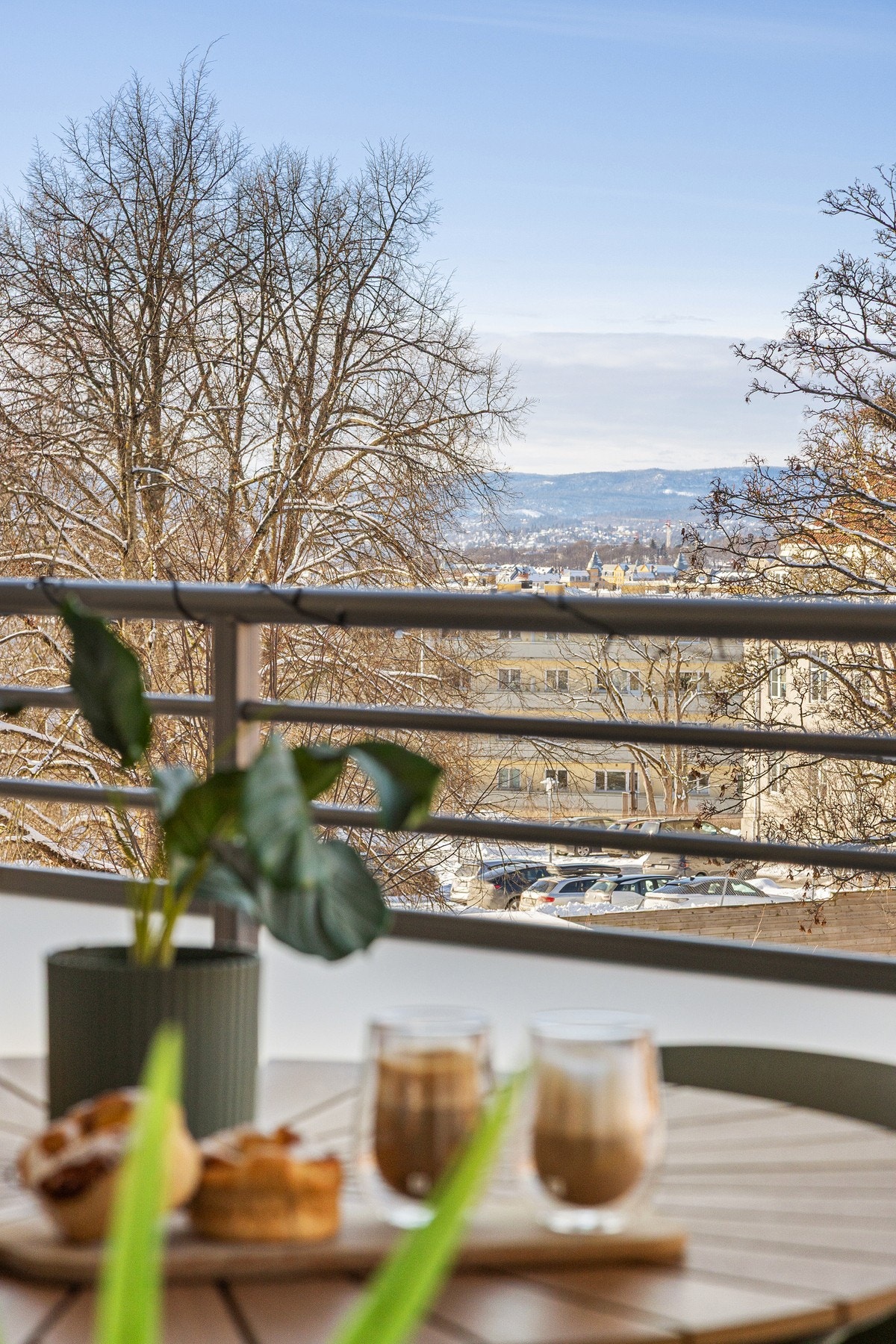 Balkongen oppleves usjenert og har et hyggelig utsyn! Galleribilde