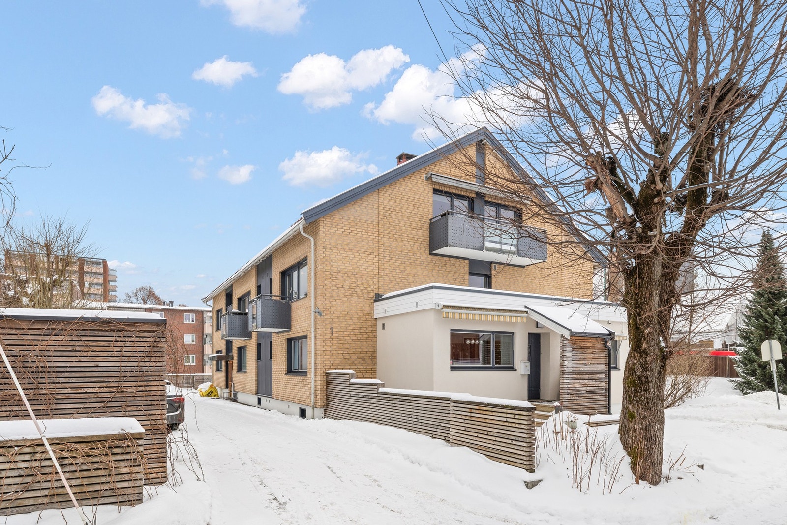 Leiligheten har en sentralt beliggenhet med kort vei til handel, kollektiv og flotte uteområder. Galleribilde