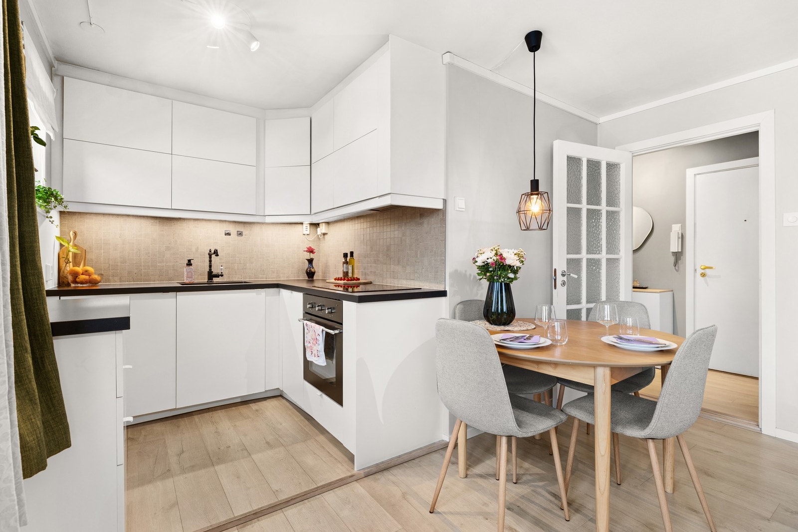 Lys og innbydende 2-roms selveierleilighet, ypperlig for førstegangskjøpere eller som et investeringsobjekt. Galleribilde