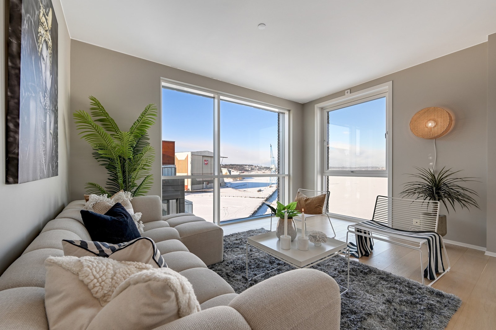 Nydelig stue med fantastisk utsikt mot Oslofjorden, Tønsberg sentrum og Slottsfjellet. Galleribilde