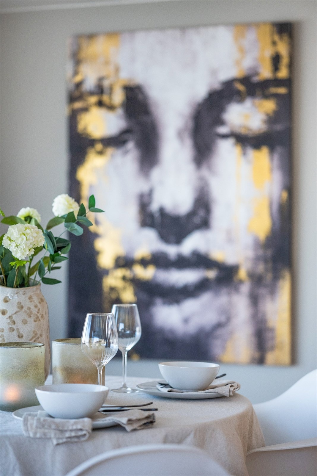 I tilknytning til kjøkkenet og stuen er det innredet med en hyggelig spisegruppe. Galleribilde