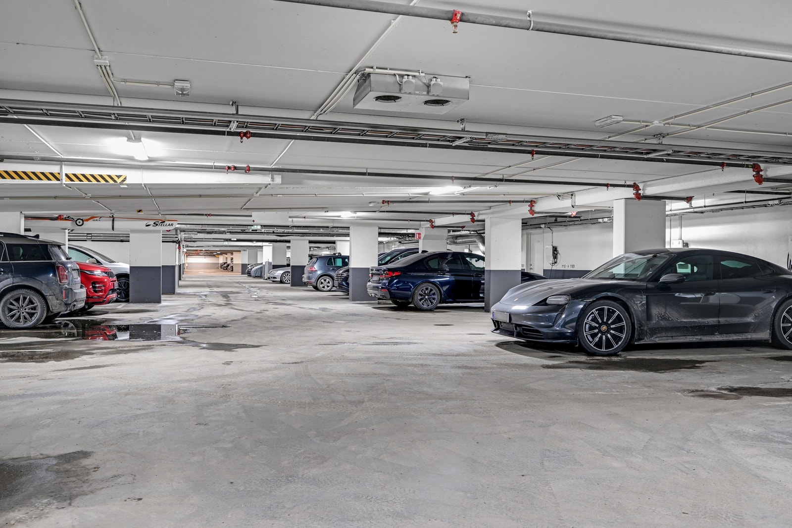 Garasjeplass i felles garasjekjeller - heisadkomst. Galleribilde