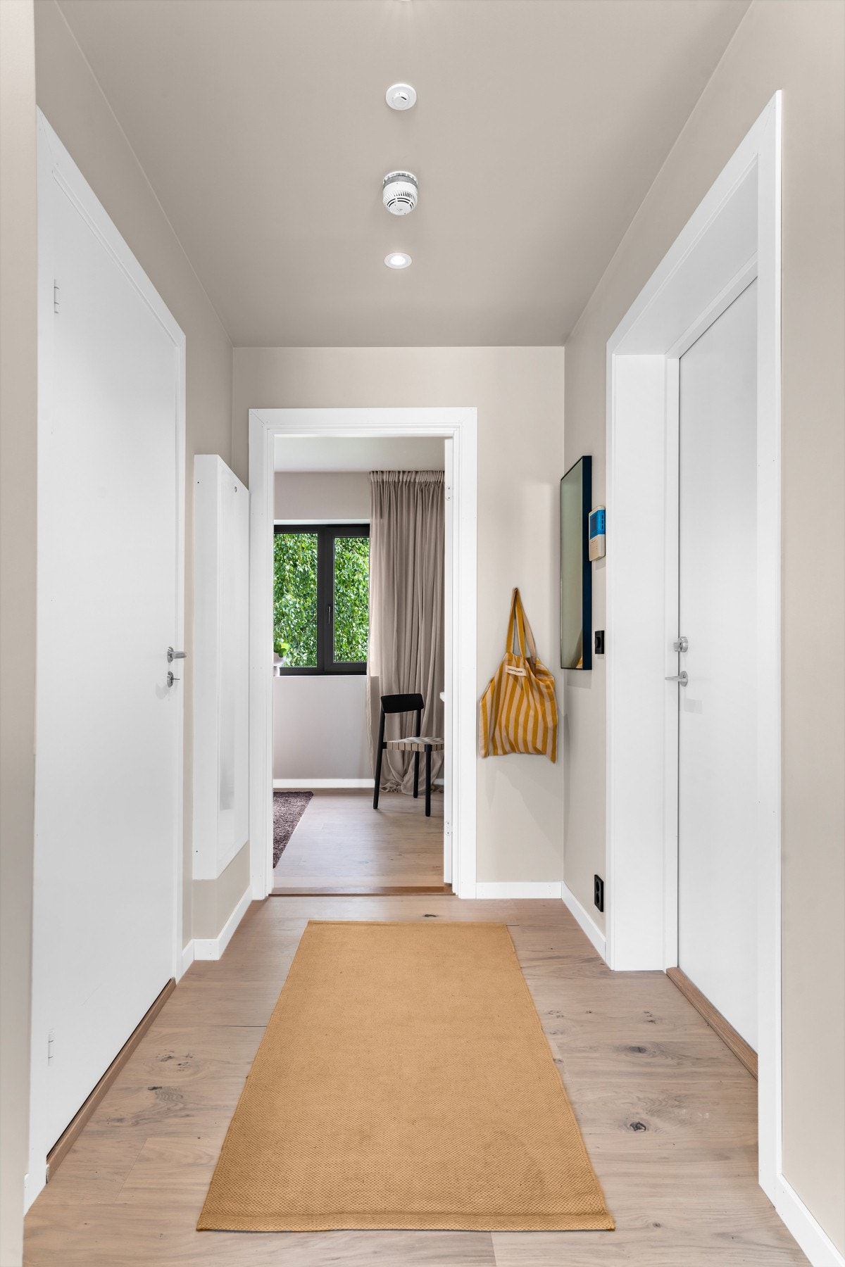 Innbydende entré som gir et godt førsteinntrykk av boligen! Galleribilde