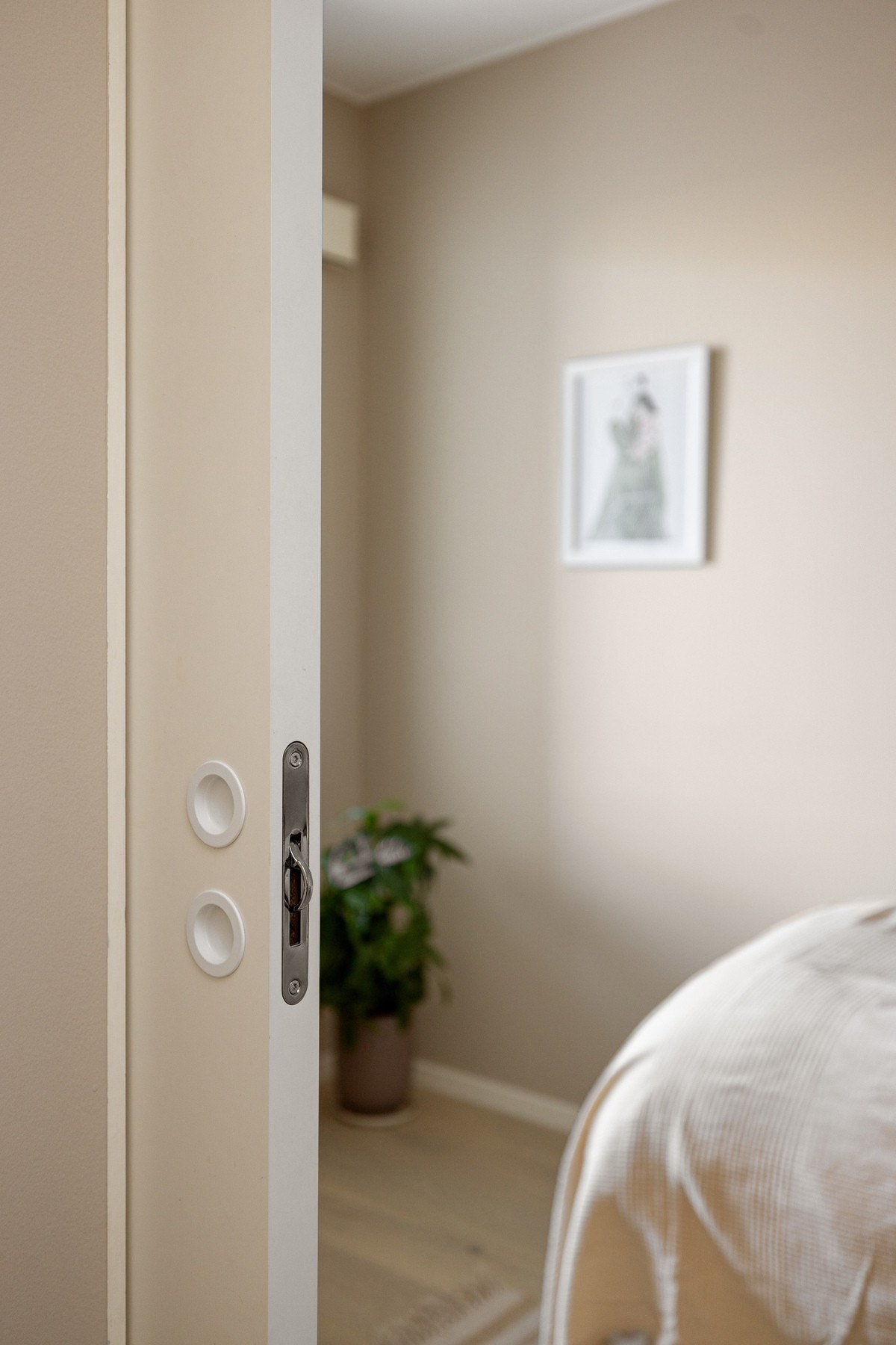 Det er også montert skyvedør inn til soverom 2. Galleribilde