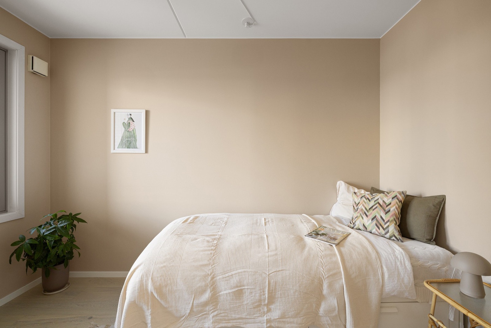 Soverom 2 er et lyst og fint rom som passer perfekt som barnerom, gjesterom eller kontor. Galleribilde