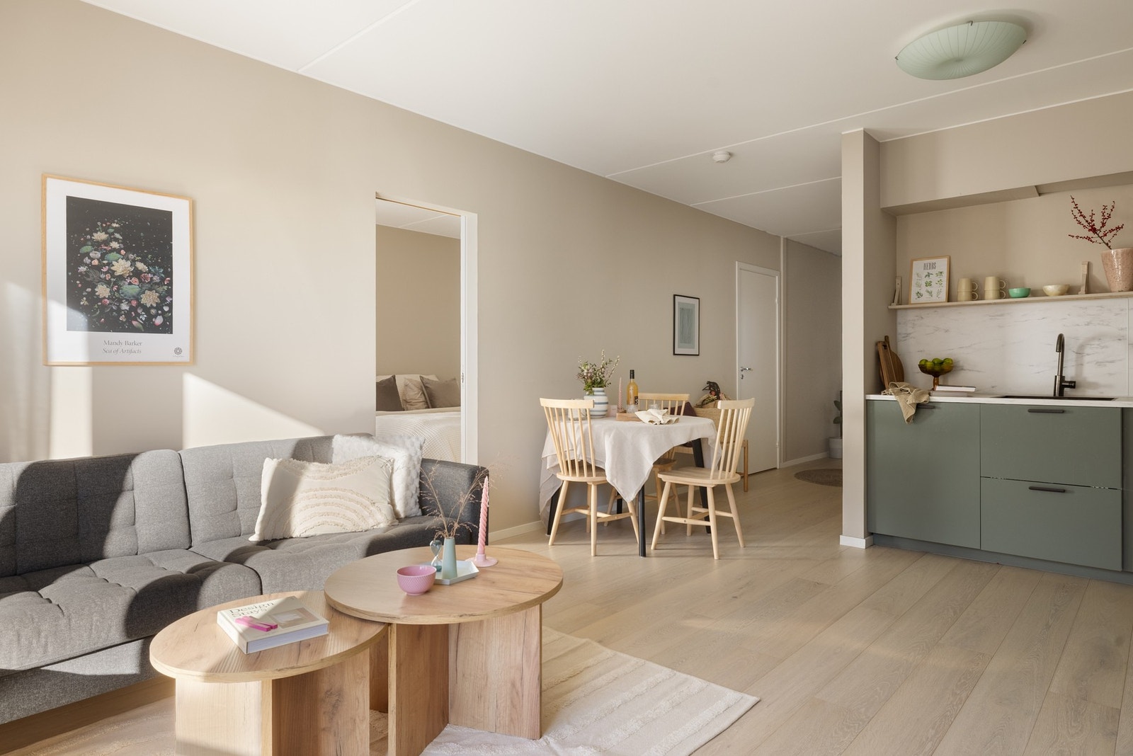 I tilknytning til kjøkkenet er det naturlig plass til spisebord. Galleribilde