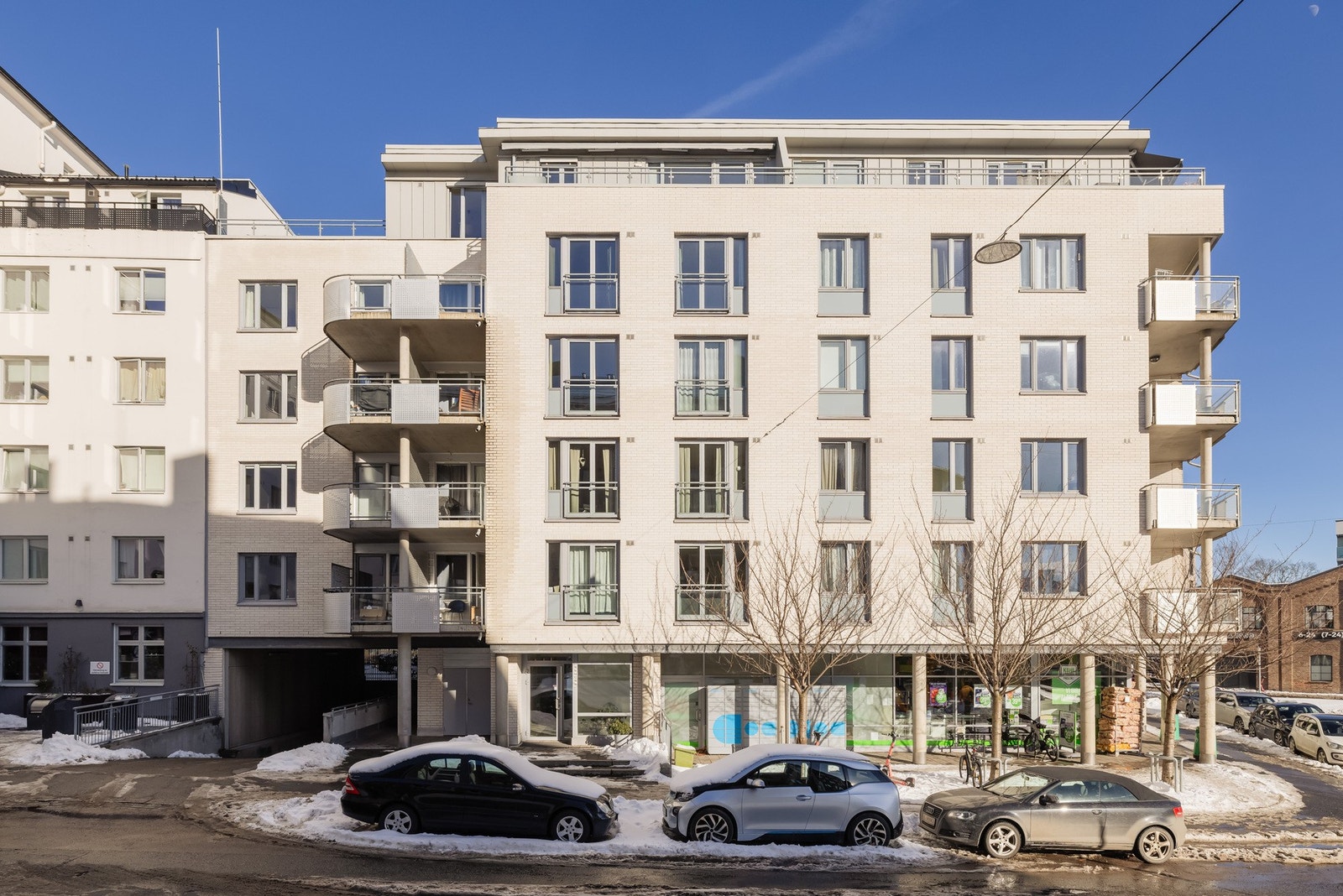 Leiligheten har en flott beliggenhet rett ved Voldsløkka på Bjølsen, nær Nydalen. Her har du umiddelbar nærhet til butikker og kollektiv transport. Galleribilde