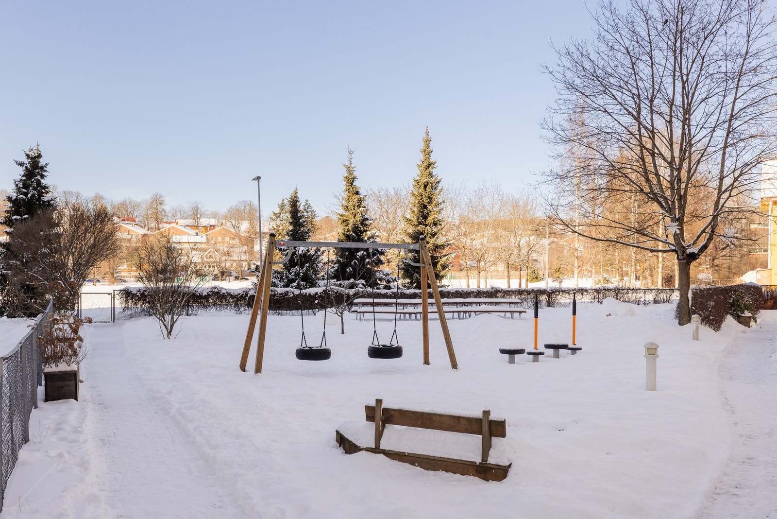Fra gårdsrommet er det port ut til fine Voldsløkka park. Galleribilde