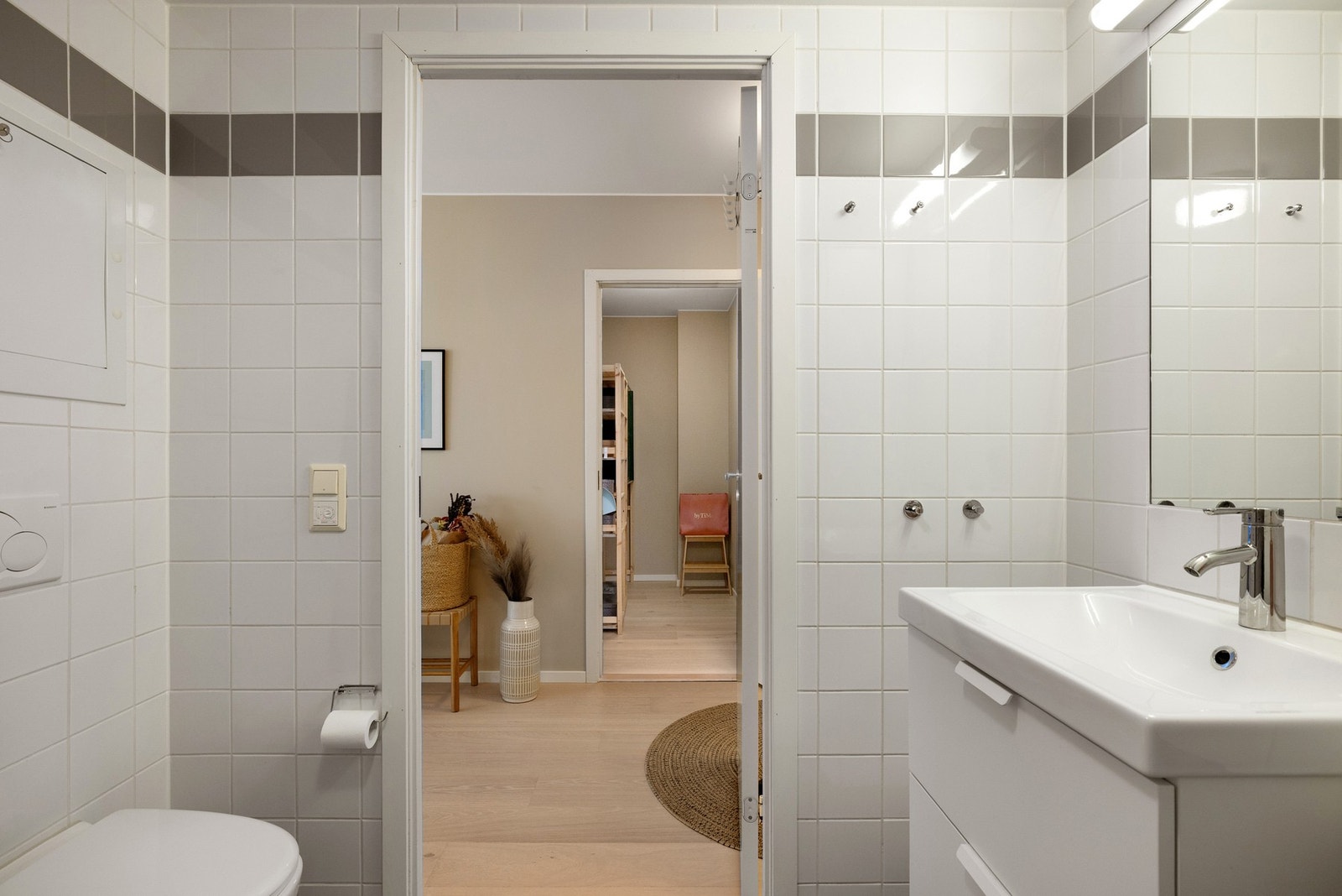 Mekanisk avtrekksventilator for kjøkken og våtrom, plassert på kjøkken (en del av kjøkkenventilatoren). Galleribilde