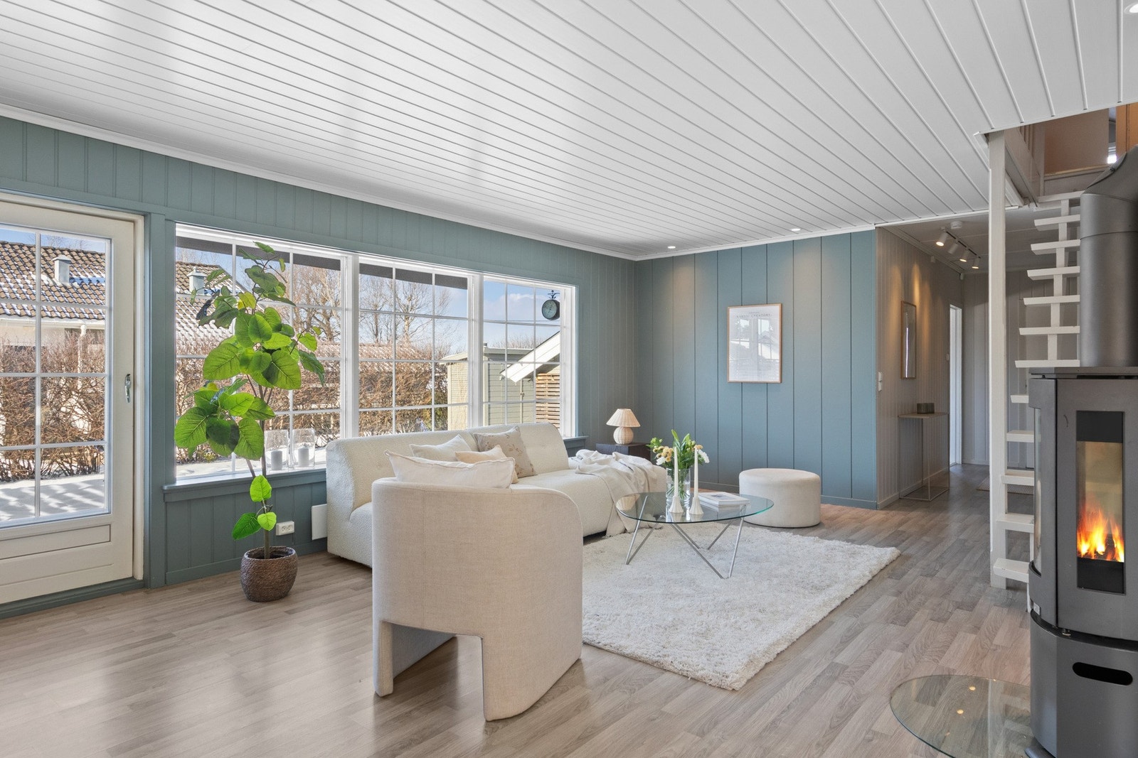 Fra stuen er det utgang til terrasse. Galleribilde