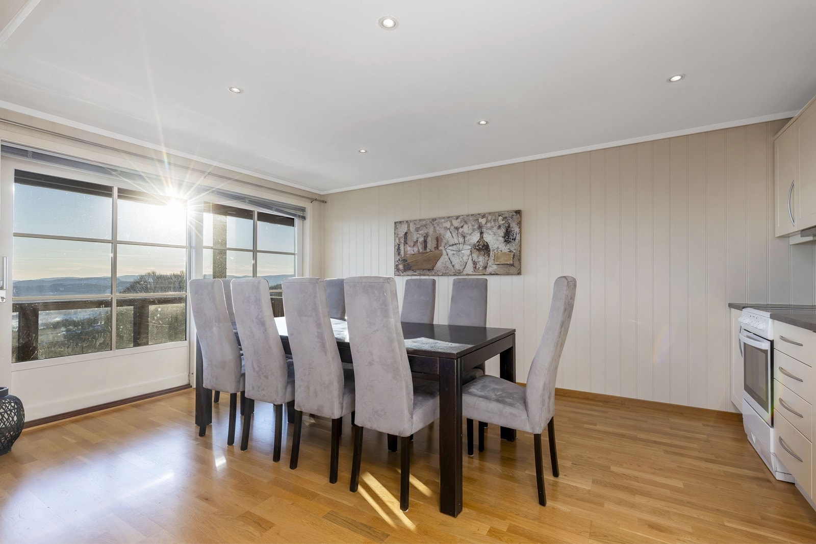 Gode solforhold store deler av dagen, som avsluttes med et helt nydelig utsyn mot solnedgangen i horisonten. Galleribilde