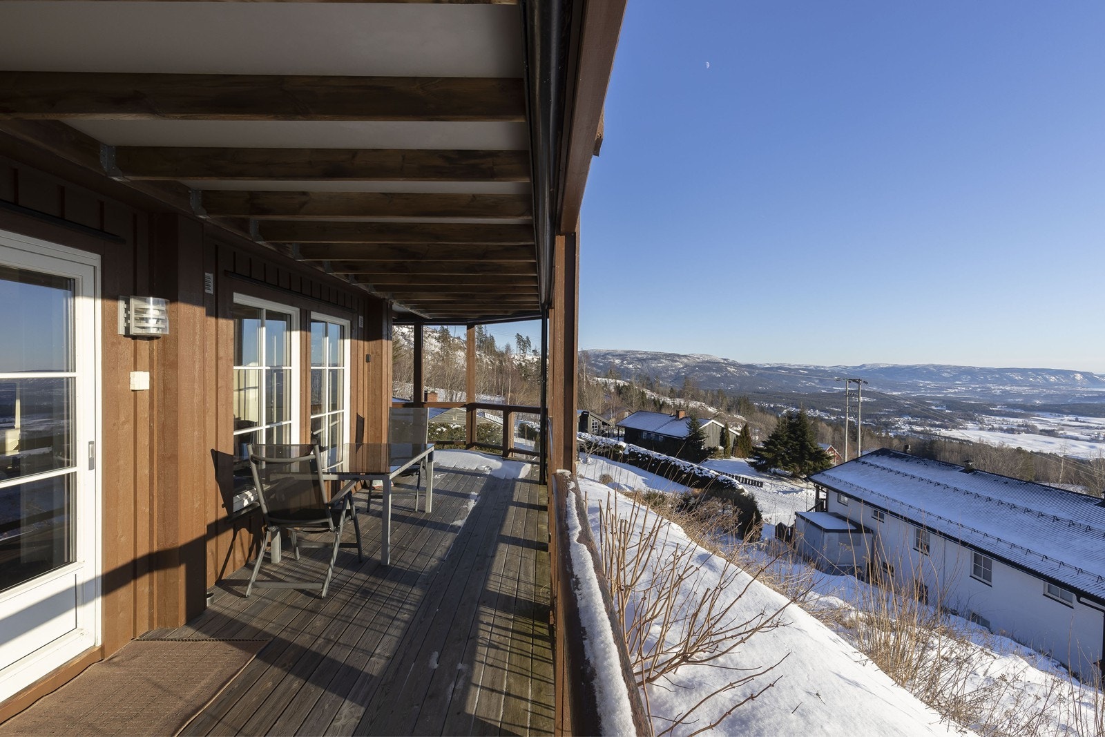 Vestvendt veranda med utgang fra stue Galleribilde