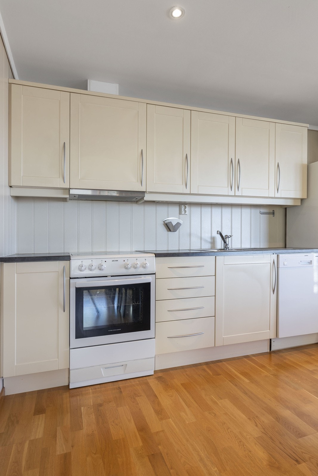 Hvitevarer i kjøkken medfølger Galleribilde