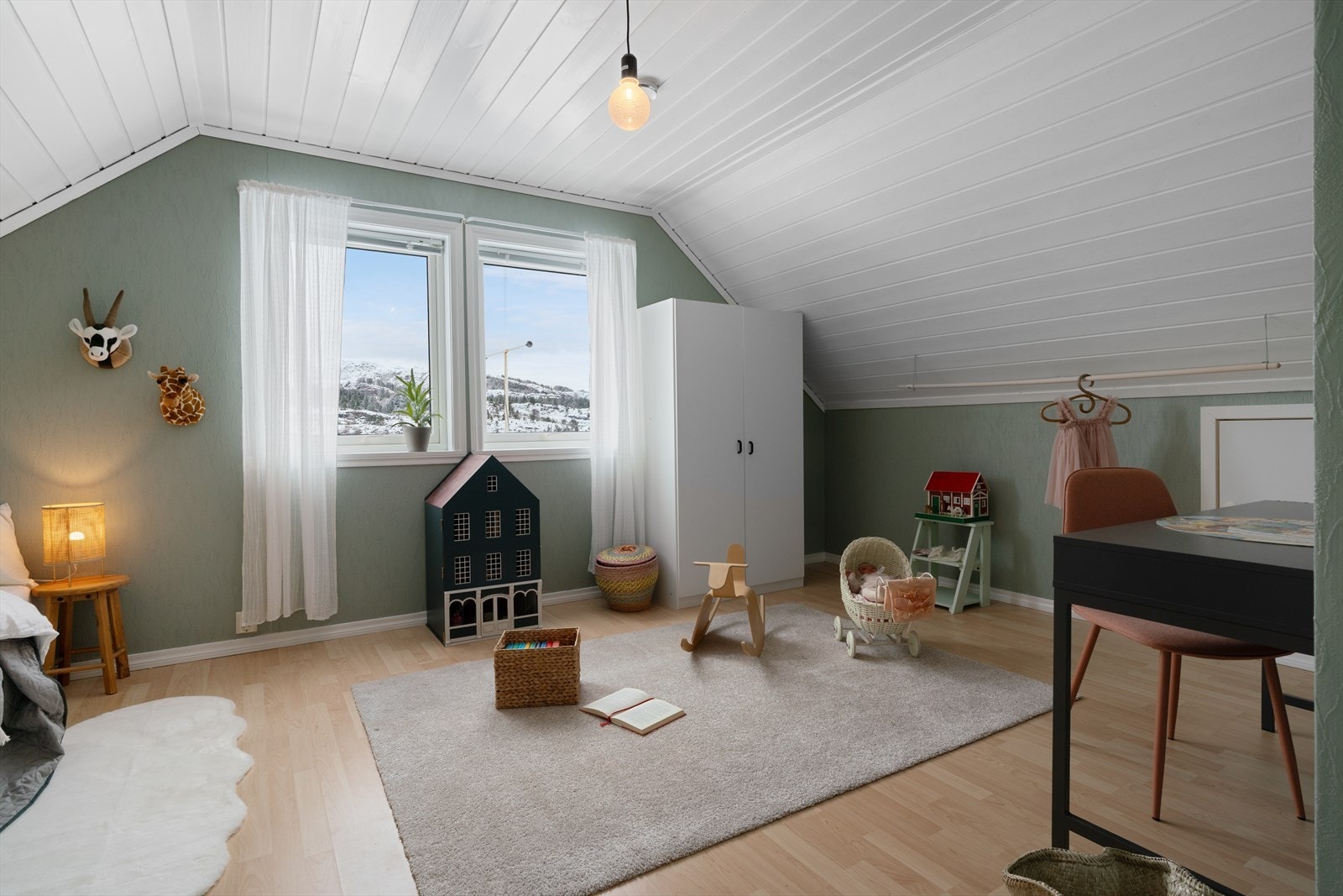 - Soverom 2 måler hele 15,6 m² - Galleribilde