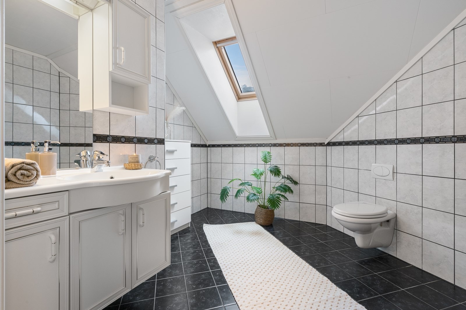 - Badet måler 6,3 m² - Galleribilde