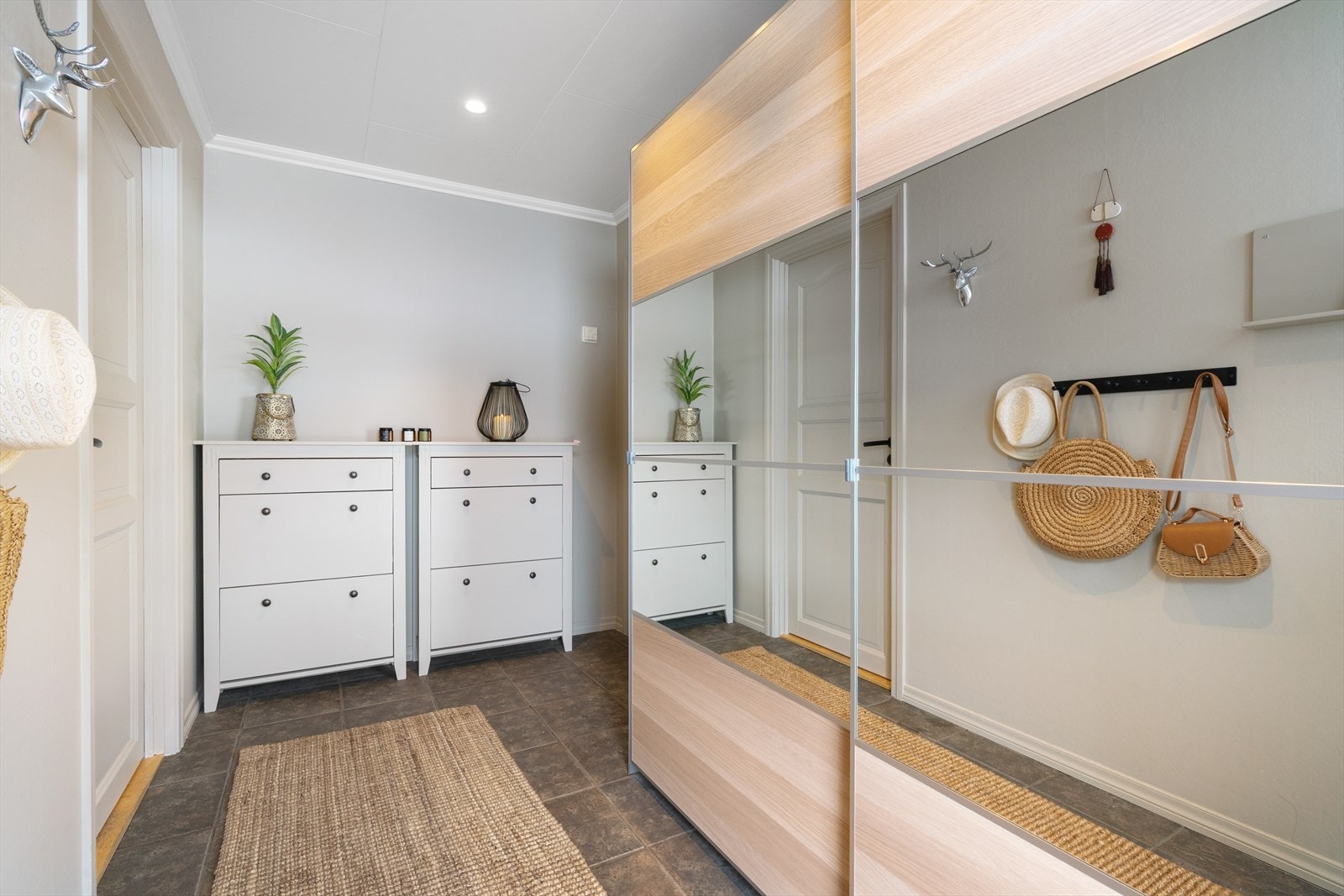 - Entré på 6,7 m2 - Galleribilde