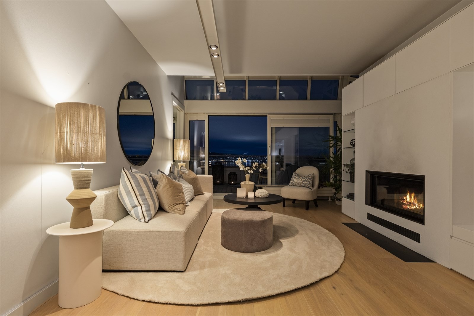 Den flotte peisen gir ekstra hyggelig atmosfære på kalde vinterkvelder. Galleribilde