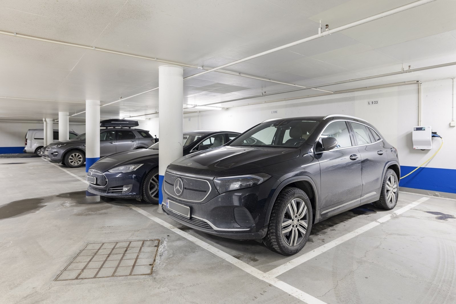 Det medfølger en parkeringsplass med lader. Galleribilde